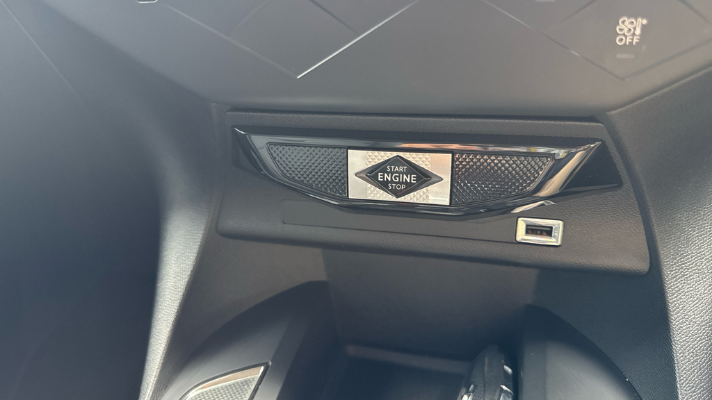 DS DS 3 Crossback Petrol Black #21