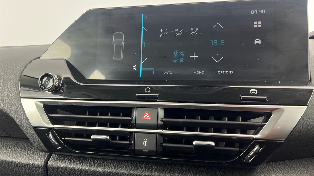 Citroen e-C4 Shine Blue #18