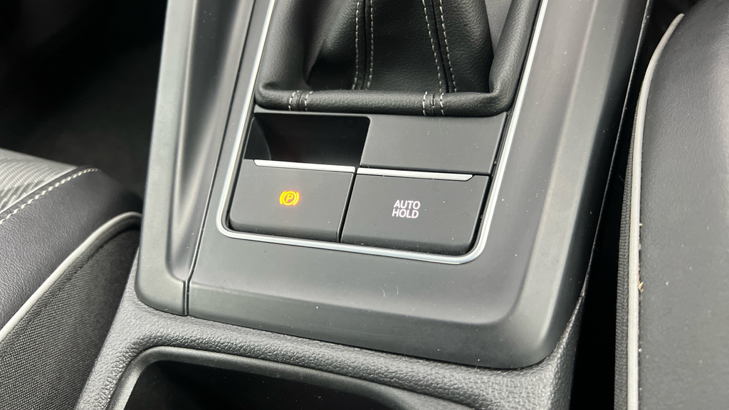 Volkswagen Golf Active White #14
