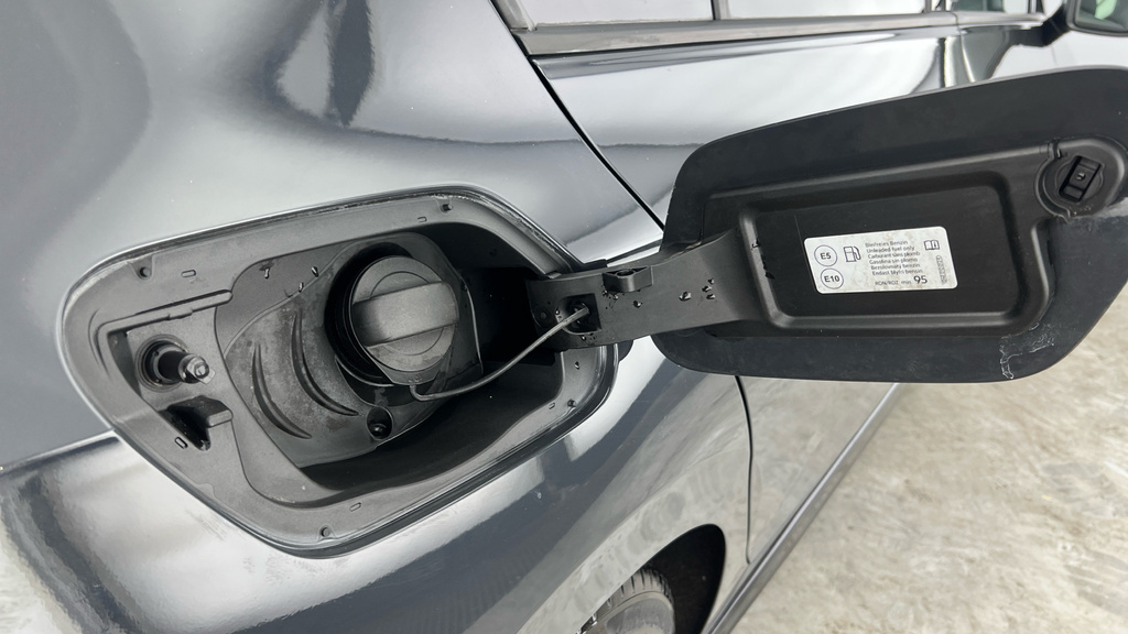 Volkswagen Golf Active White #32