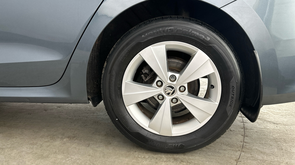 Skoda Octavia Hatchback Grey #28