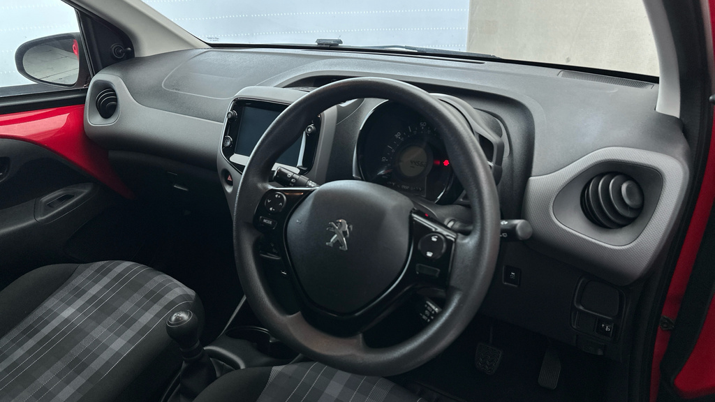 Peugeot 108 Active Red #9