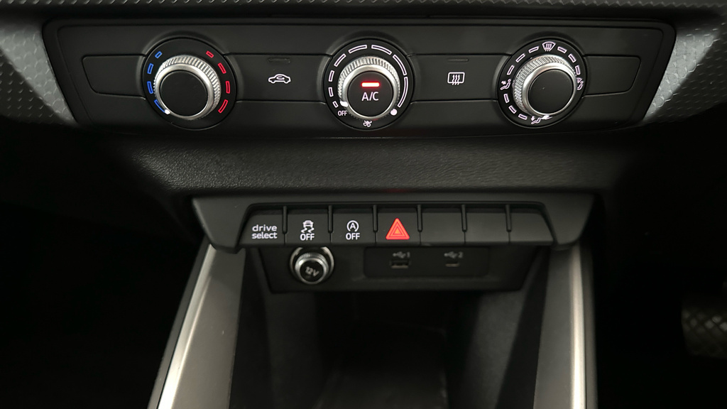 Audi A1 1L Technik White #14