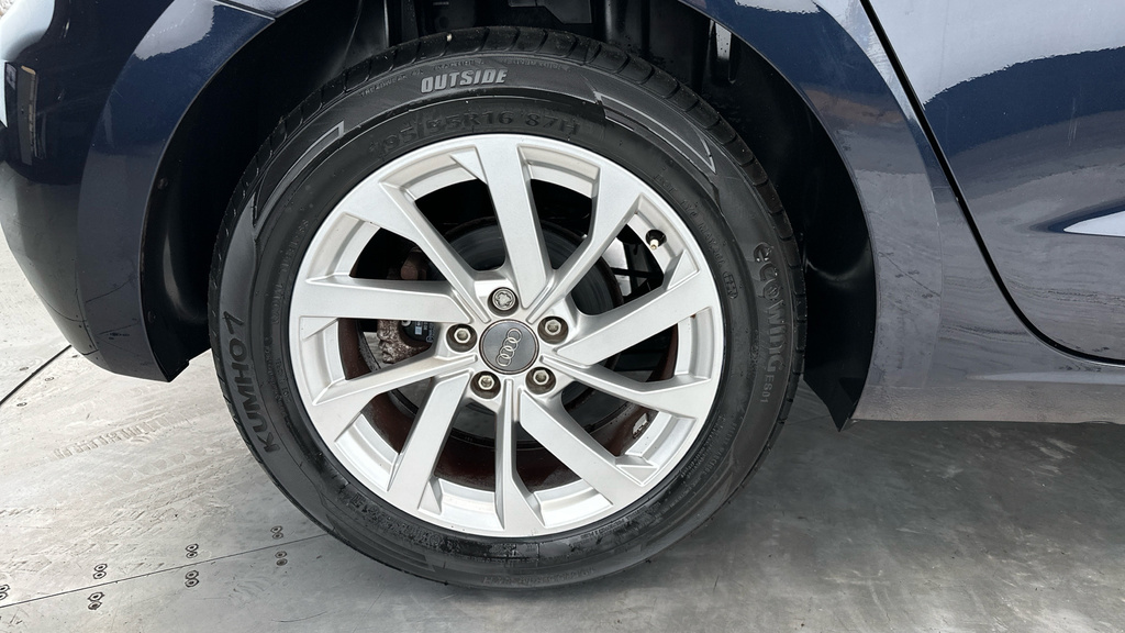 Audi A1 1L Technik White #23