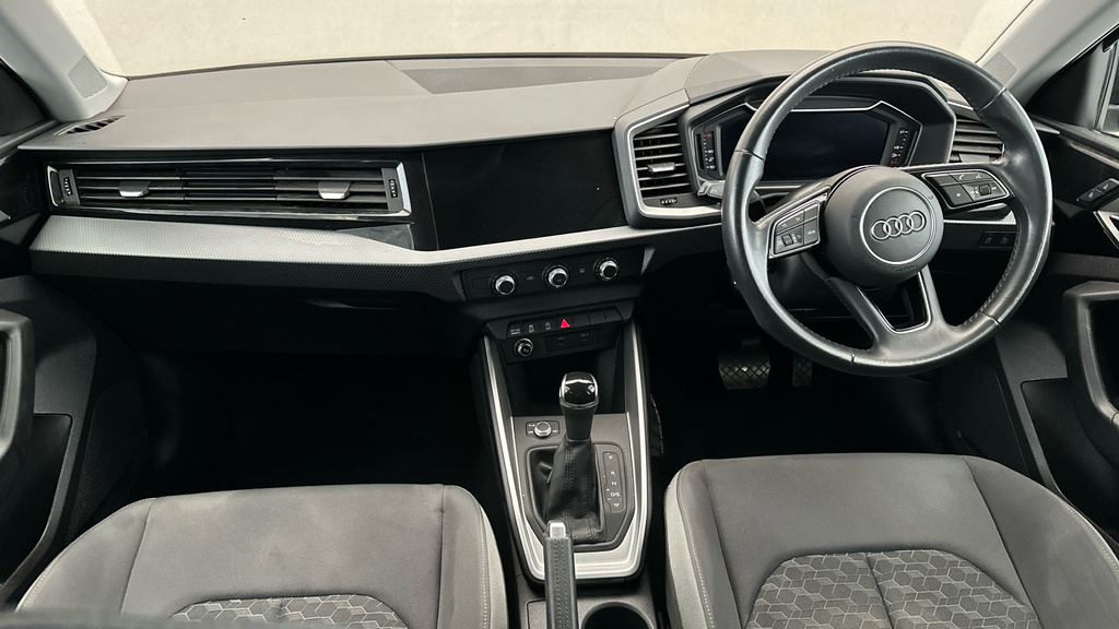 Audi A1 1L Technik White #12