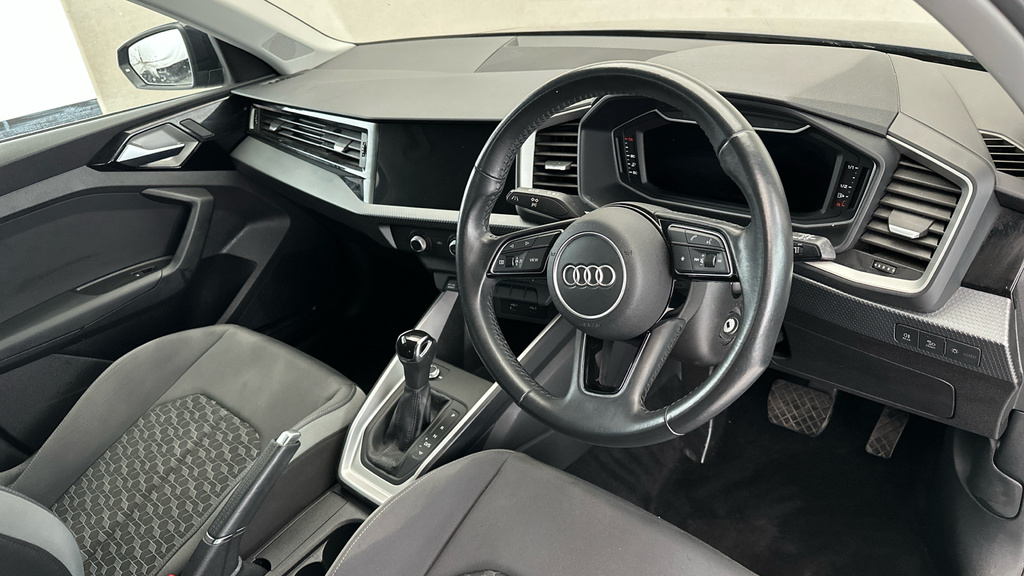 Audi A1 1L Technik White #10