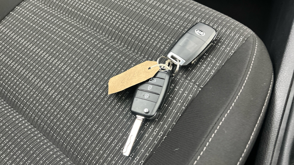 Kia Stonic First Edition Yellow #25