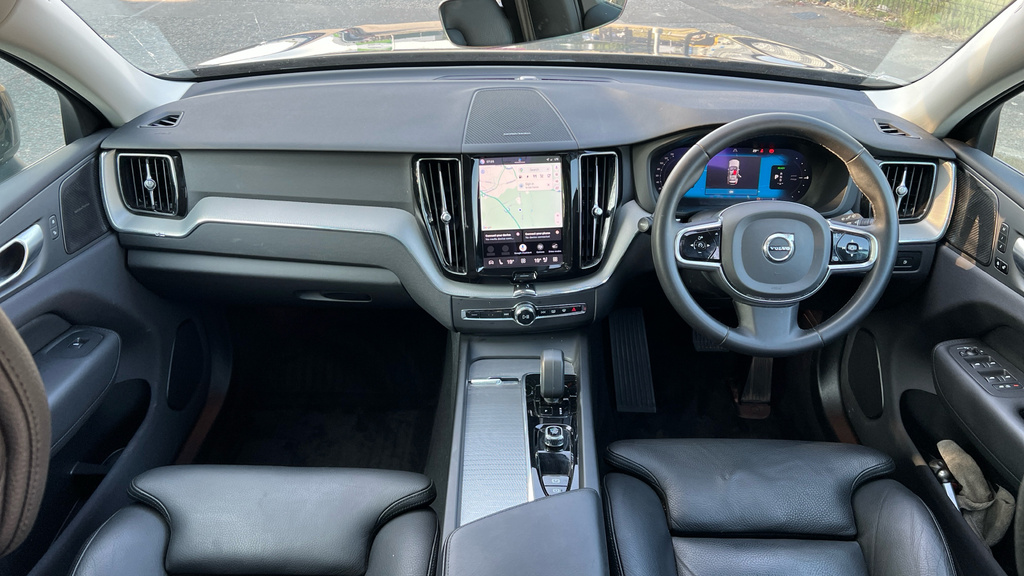 Volvo XC60 Plus Black #10