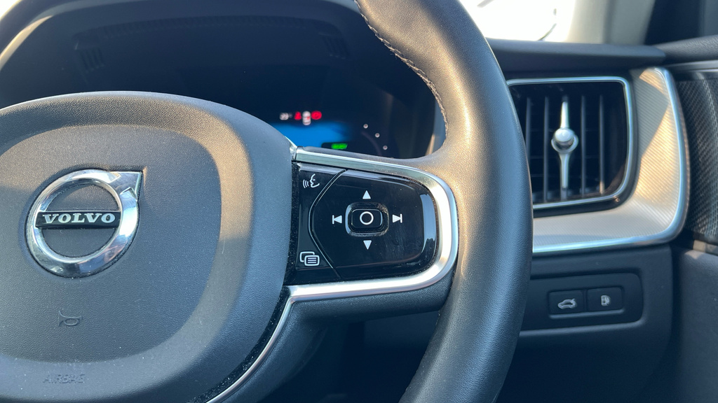 Volvo XC60 Plus Black #28