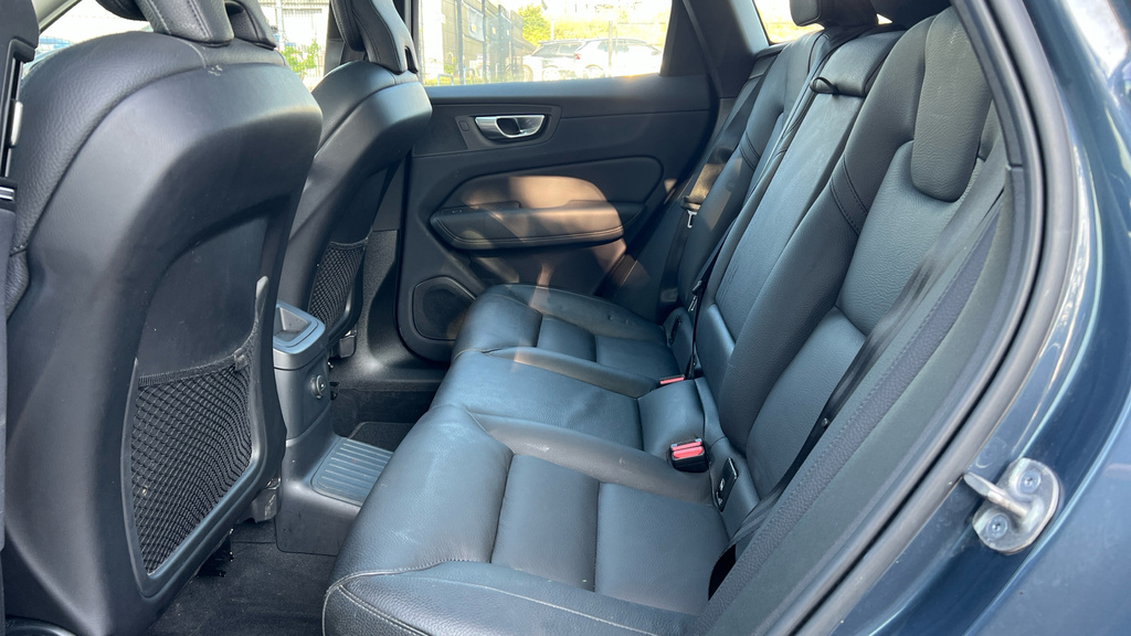 Volvo XC60 Plus Black #16