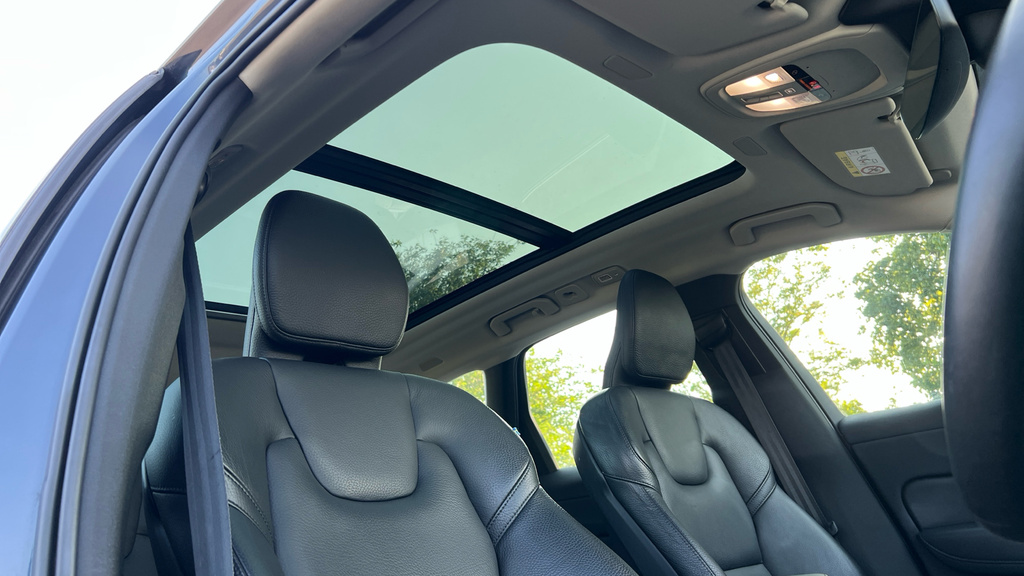 Volvo XC60 Plus Black #35