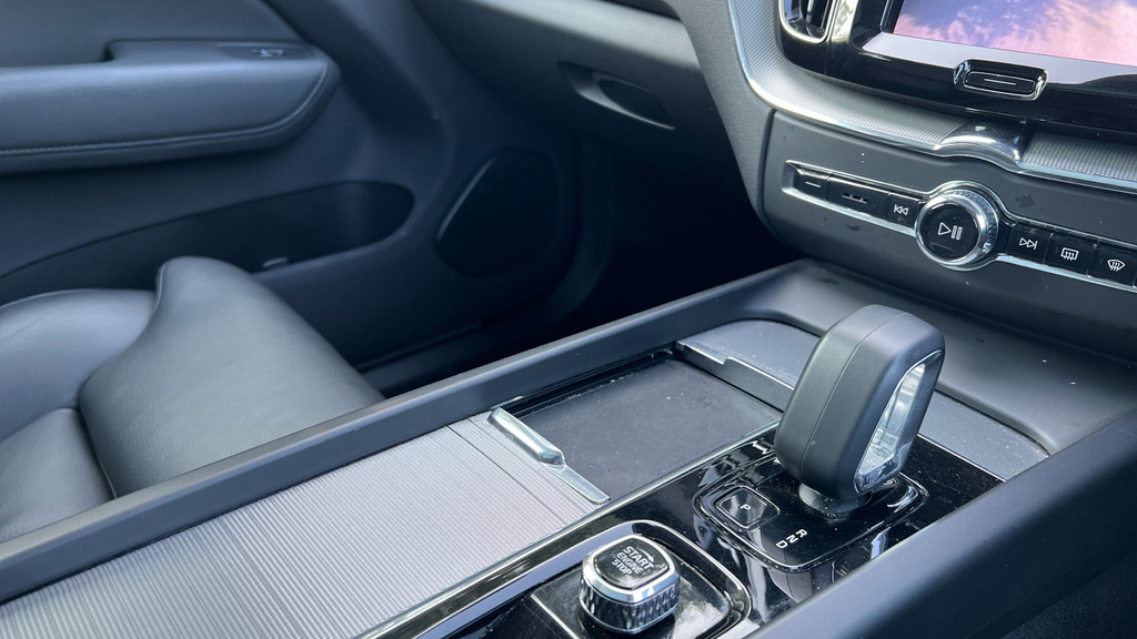 Volvo XC60 Plus Black #11