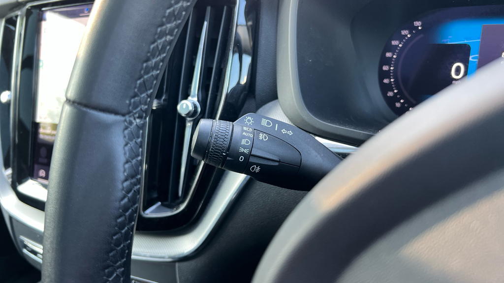 Volvo XC60 Plus Black #26