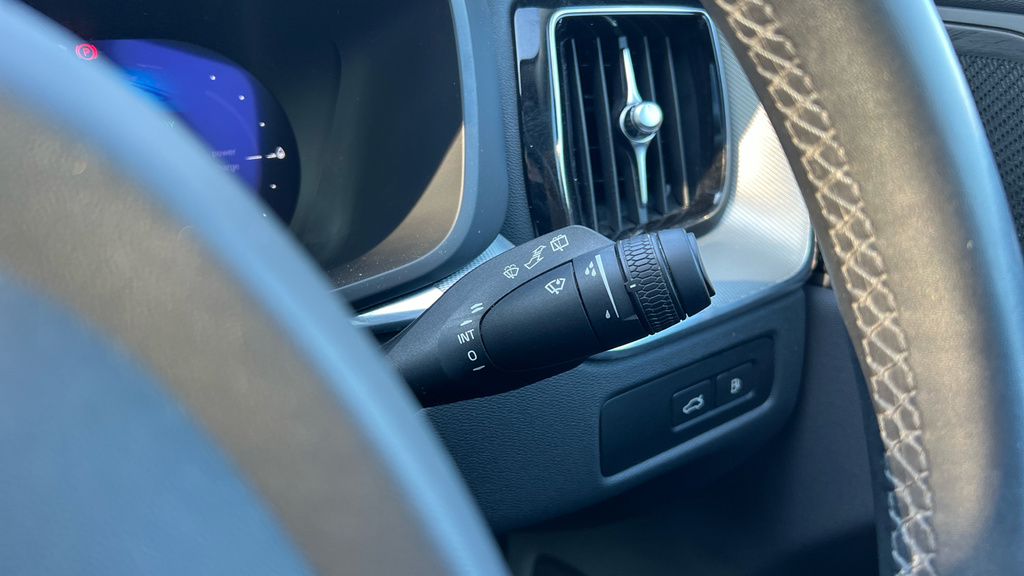 Volvo XC60 Plus Black #29