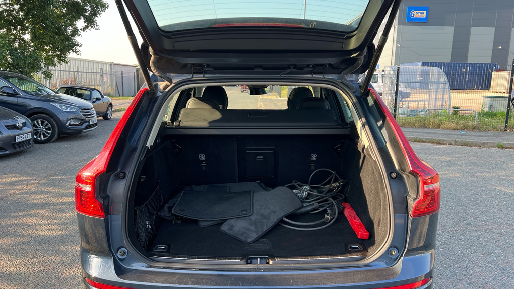 Volvo XC60 Plus Black #17