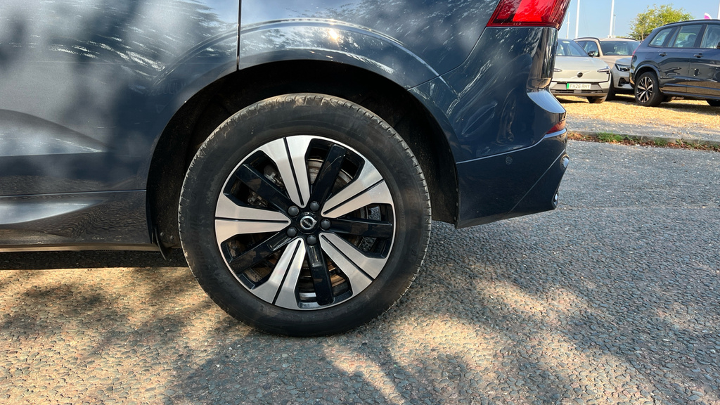 Volvo XC60 Plus Black #22