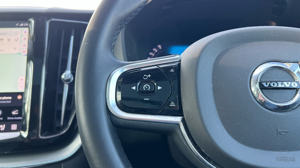 Volvo XC60 Plus Black #27