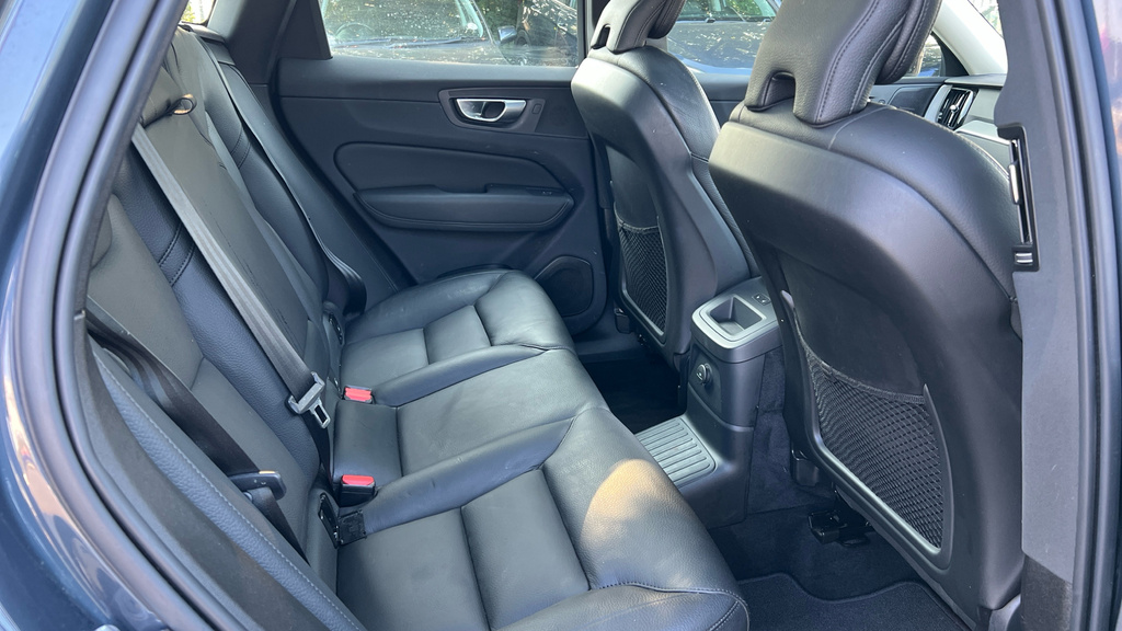Volvo XC60 Plus Black #23