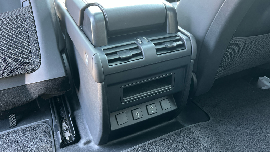 Land Rover Defender 3L X-dynamic Hse Black #61