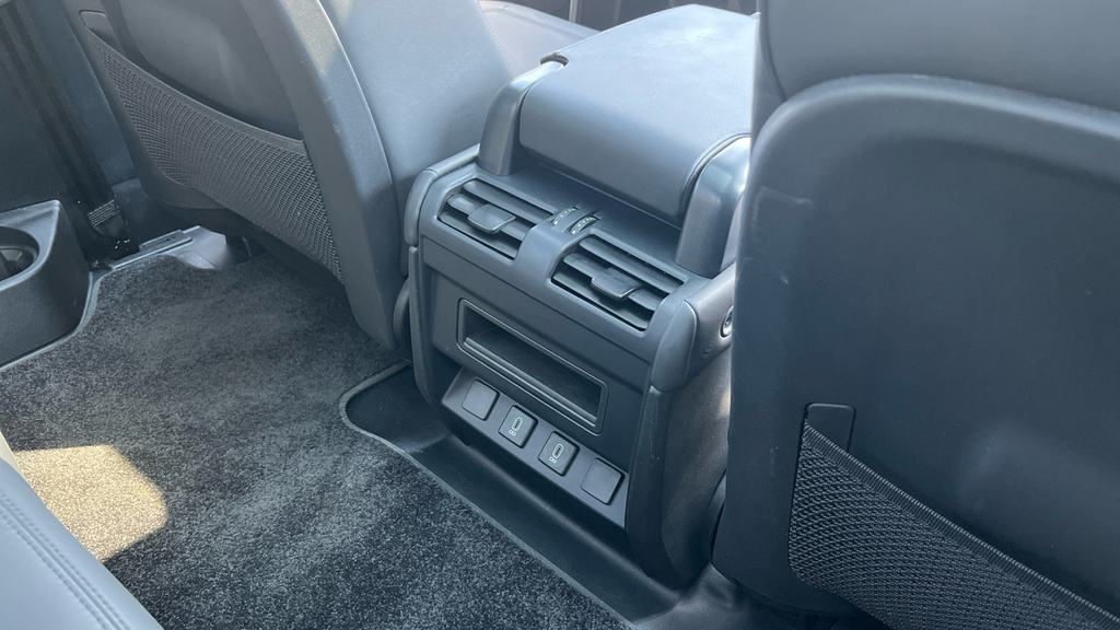 Land Rover Defender 3L X-dynamic Hse Black #51