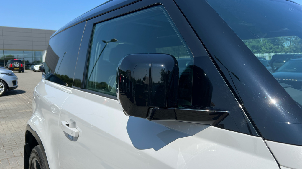 Land Rover Defender 3L X-dynamic Hse Black #3