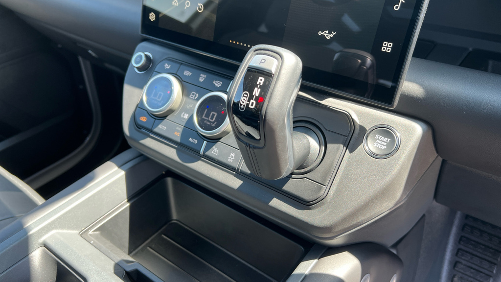Land Rover Defender 3L X-dynamic Hse Black #59