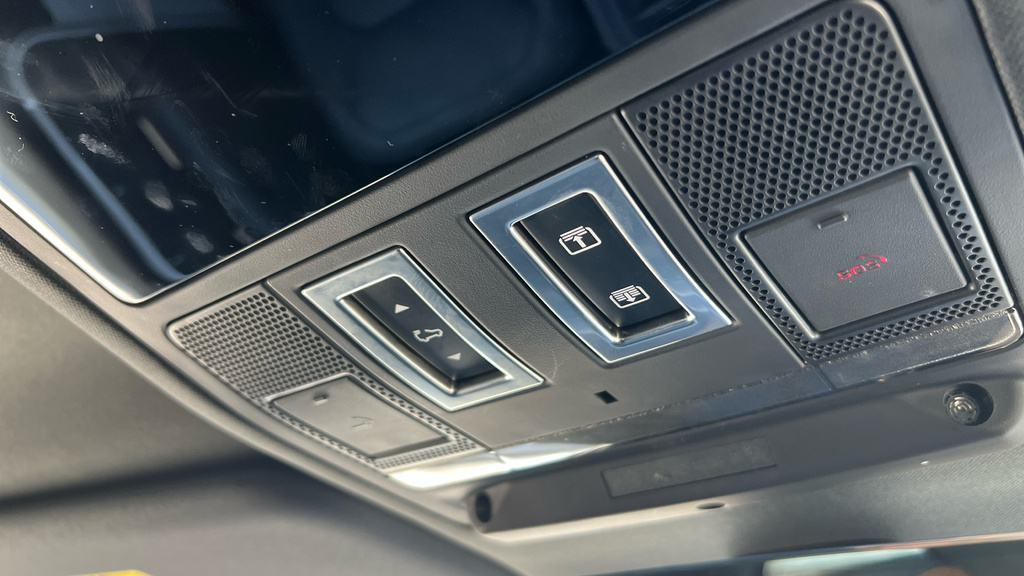 Land Rover Defender 3L X-dynamic Hse Black #64