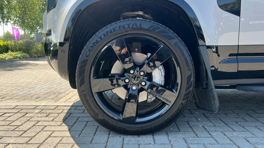 Land Rover Defender 3L X-dynamic Hse Black #28