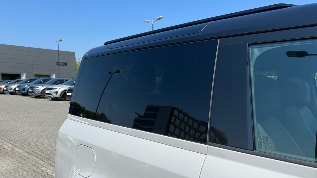 Land Rover Defender 3L X-dynamic Hse Black #63