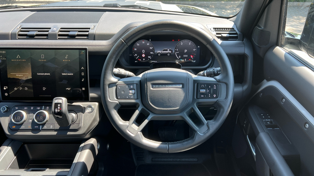 Land Rover Defender 3L X-dynamic Hse Black #43