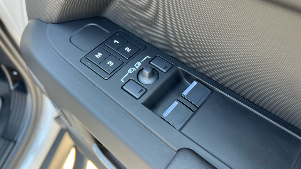 Land Rover Defender 3L X-dynamic Hse Black #46