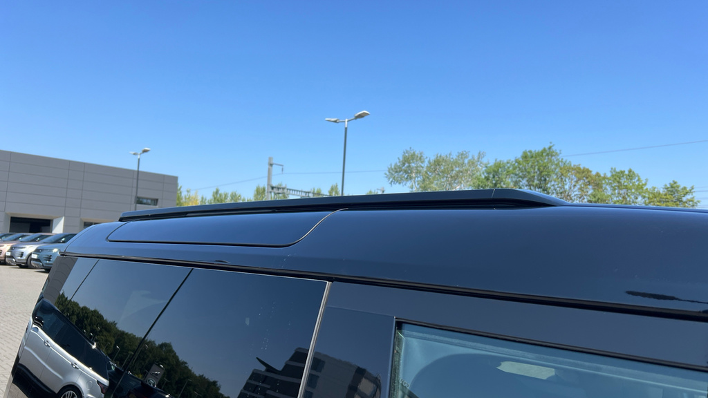 Land Rover Defender 3L X-dynamic Hse Black #8