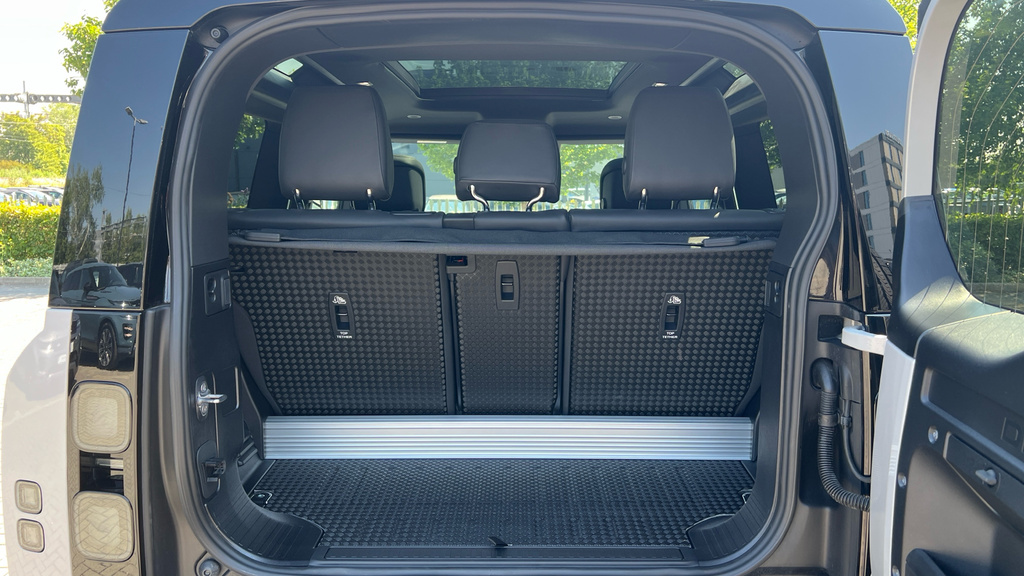 Land Rover Defender 3L X-dynamic Hse Black #26