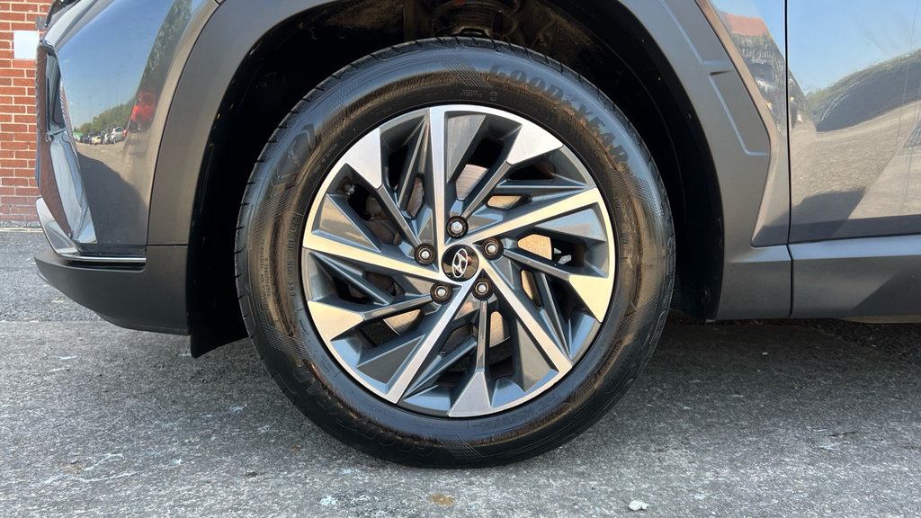 Hyundai Tucson White #37