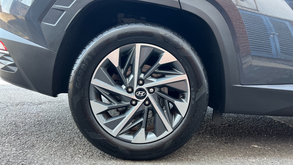 Hyundai Tucson White #39