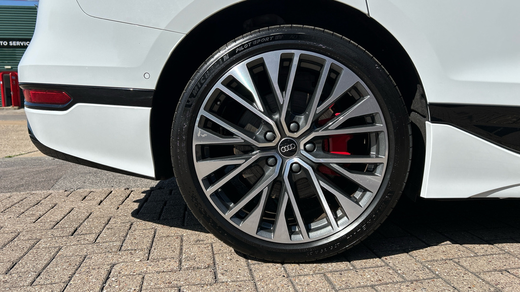 Audi A6 Launch Edition E-tron 370,00 Kw White #23