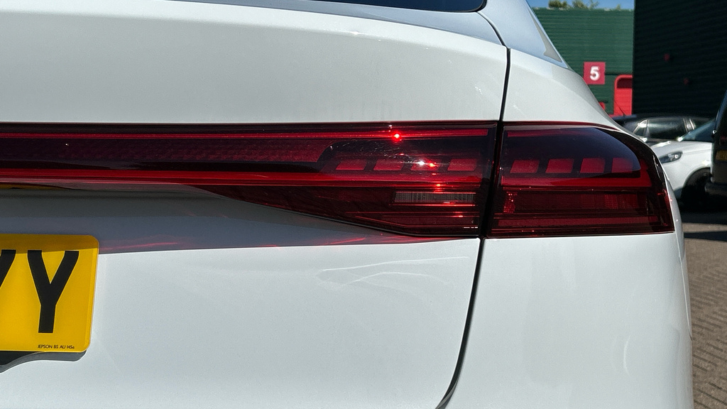 Audi A6 Launch Edition E-tron 370,00 Kw White #39