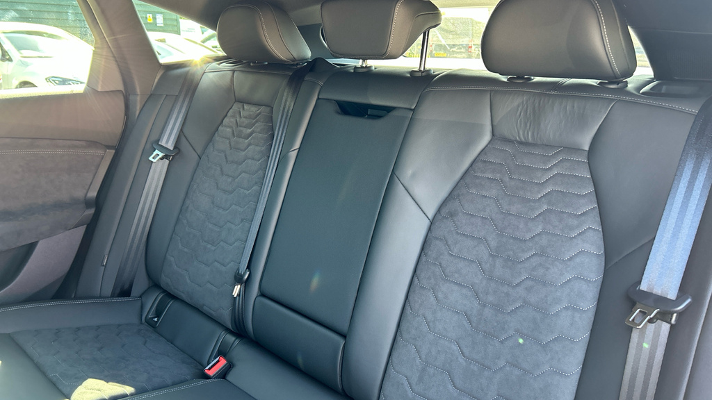 Audi A6 Launch Edition E-tron 370,00 Kw White #17