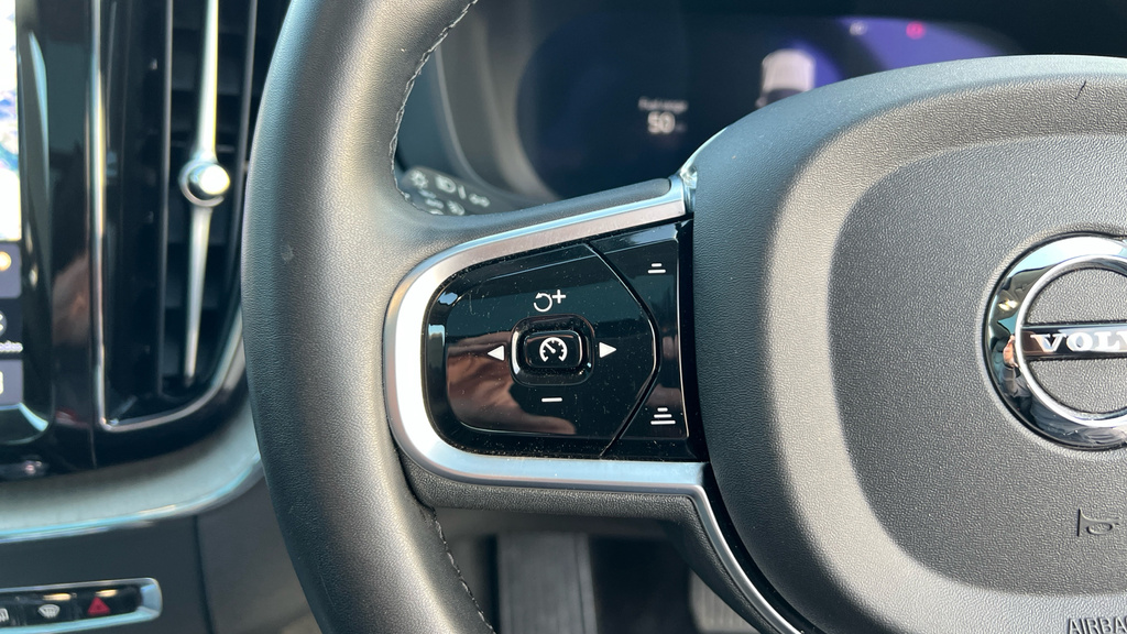 Volvo XC60 Plus Black #30