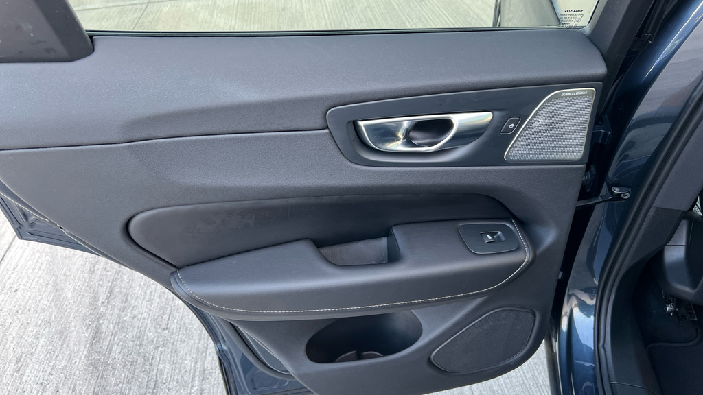 Volvo XC60 Plus Black #21