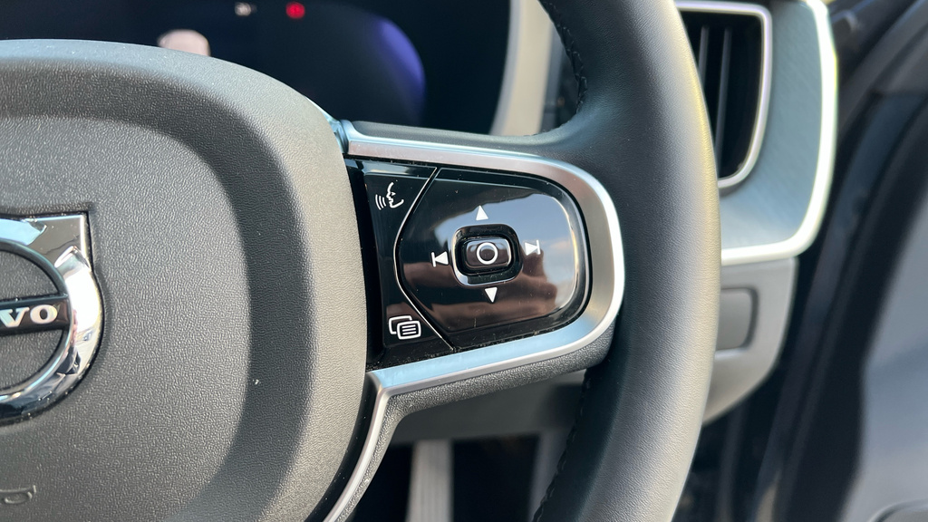 Volvo XC60 Plus Black #31