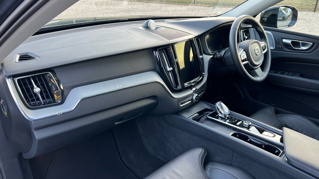 Volvo XC60 Plus Black #10