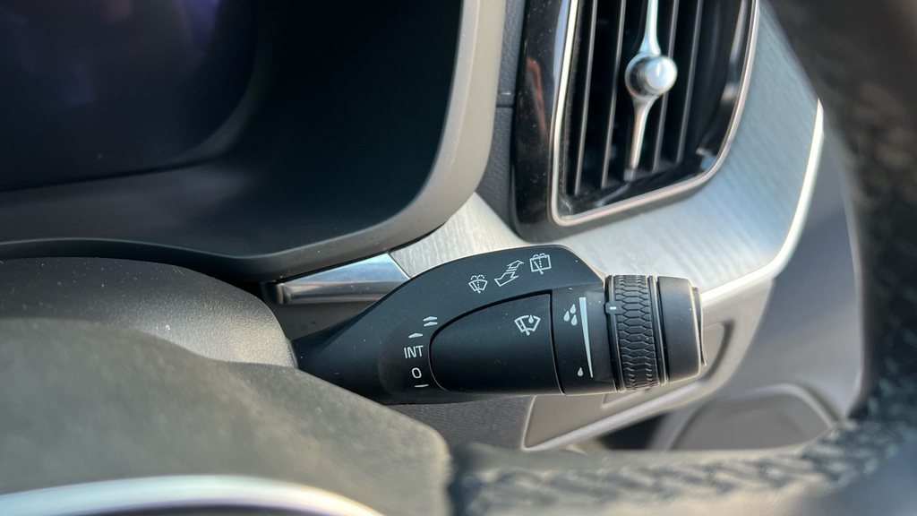 Volvo XC60 Plus Black #29