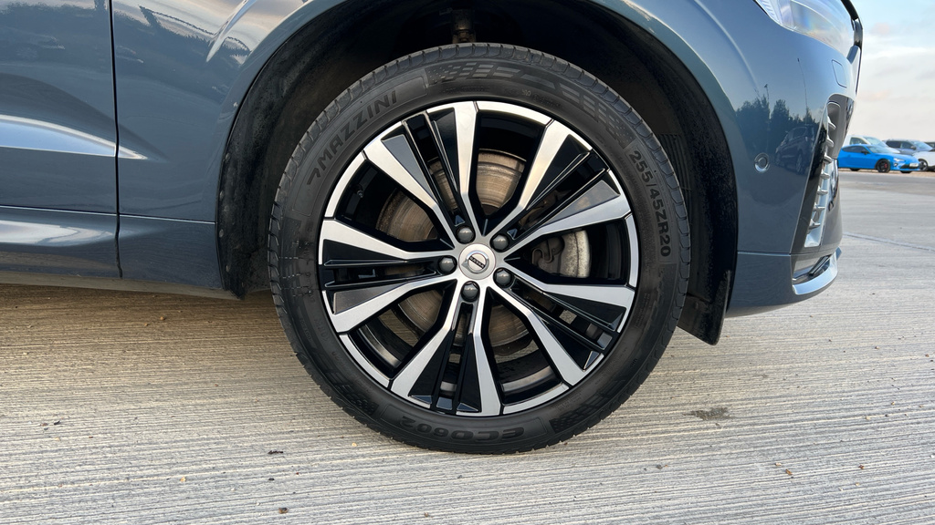 Volvo XC60 Plus Black #17