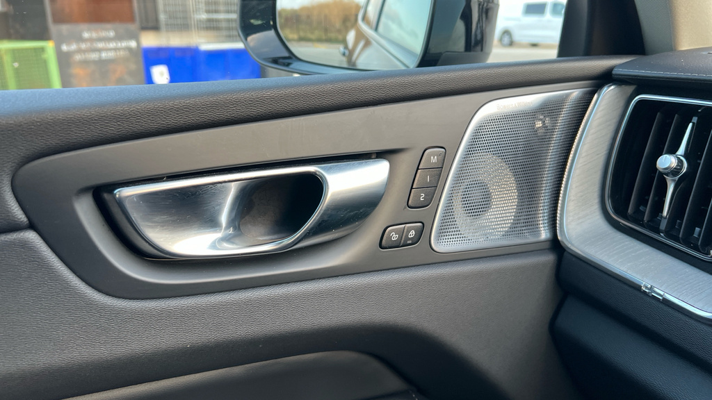 Volvo XC60 Plus Black #47