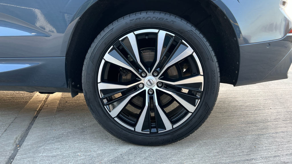 Volvo XC60 Plus Black #19