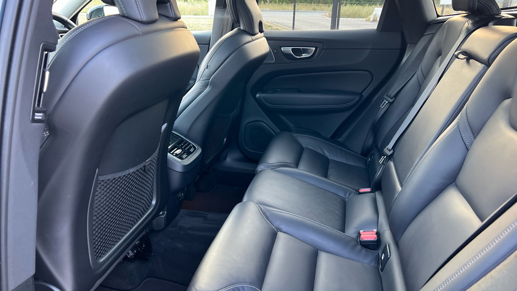 Volvo XC60 Plus Black #14