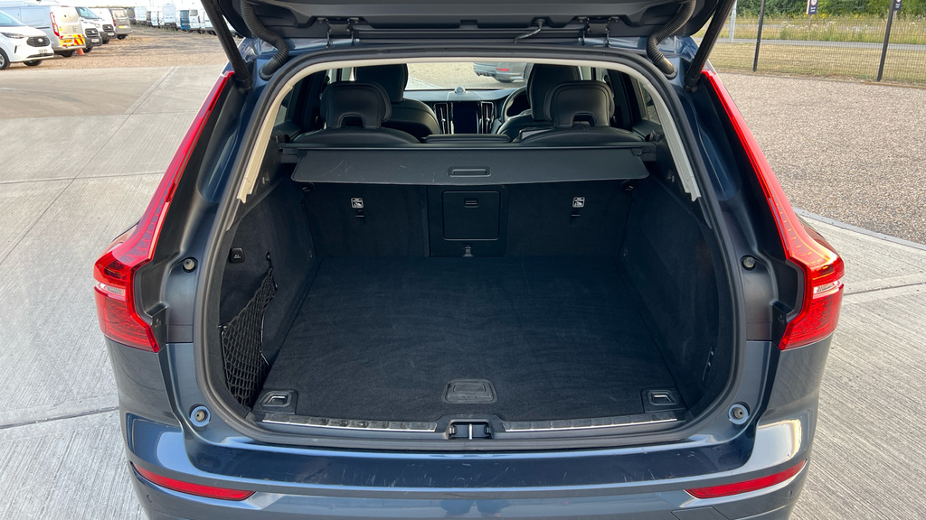 Volvo XC60 Plus Black #15