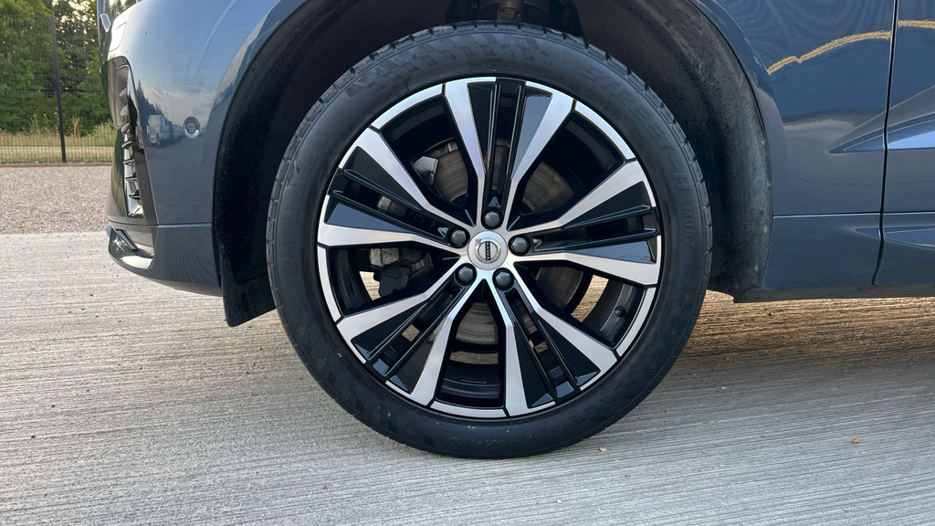 Volvo XC60 Plus Black #18