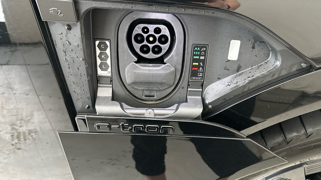 Audi Q8 e tron Black Edition Black #7